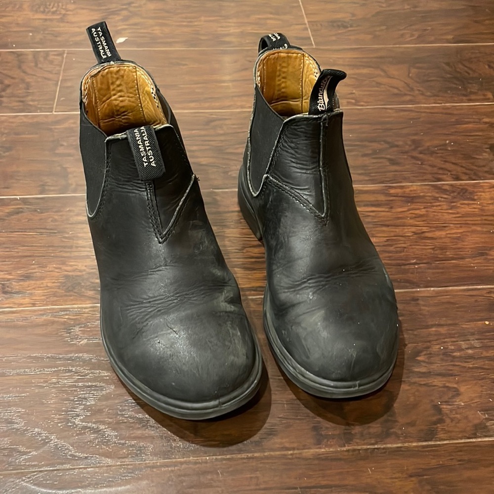 Black Blundstone boots, leather lined, women’s size 6